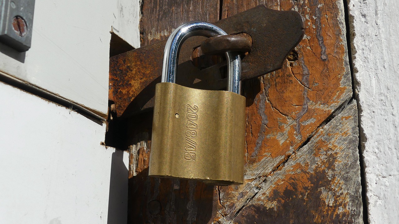 Cómo abrir un candado sin llave y sin romperlo